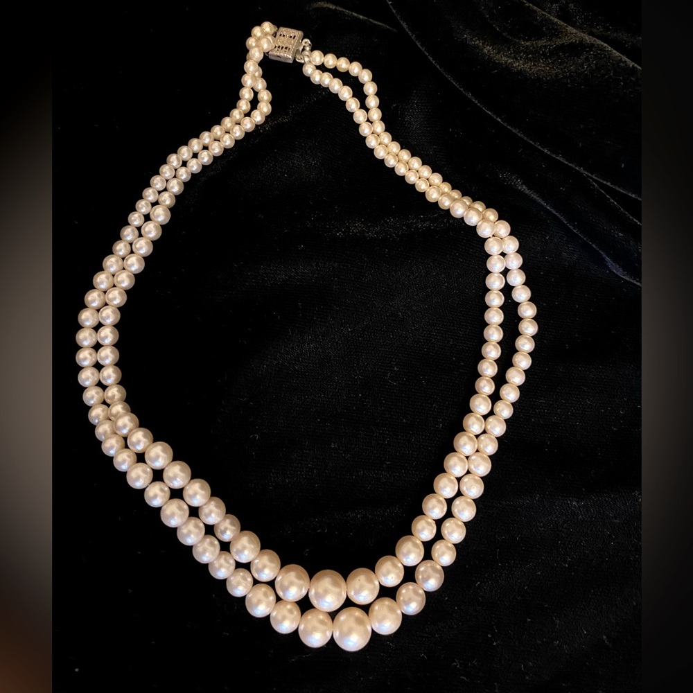 Elegant Petite Vtg.Pearl Necklace w/Gorgeous Sterling Clasp